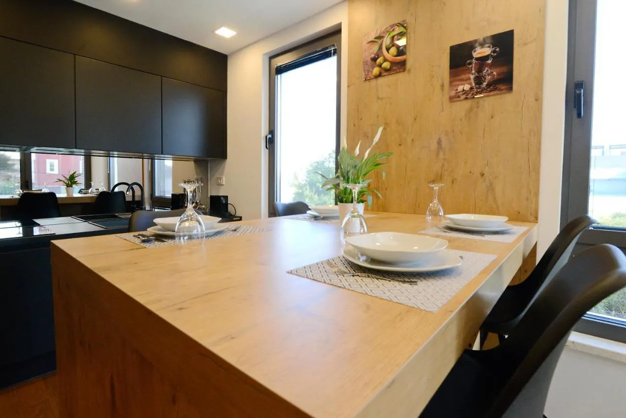 Novi Apartman Beti Blizu Plaze S Besplatnim Parkingom, Puntamika - Zadar Apartment