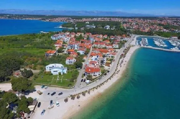 Novi Apartman Beti Blizu Plaze S Besplatnim Parkingom, Puntamika - Zadar Apartment